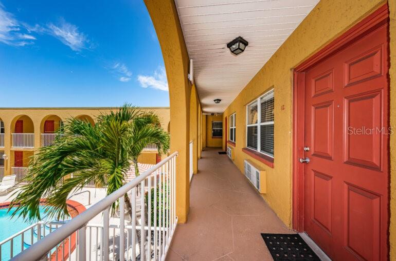 Image 13 of 47 For 17248 Gulf Boulevard 12