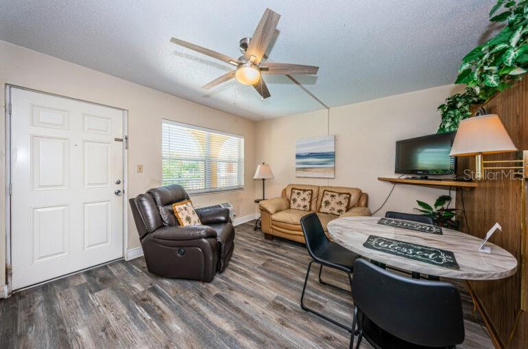 Image 14 of 47 For 17248 Gulf Boulevard 12