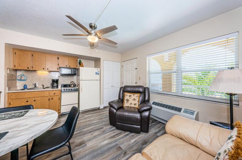 Image 15 of 47 For 17248 Gulf Boulevard 12