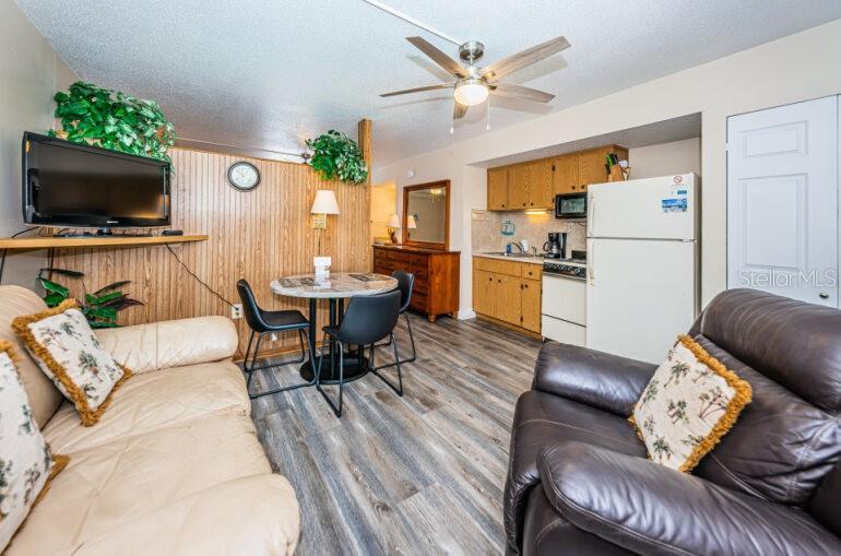 Image 16 of 47 For 17248 Gulf Boulevard 12