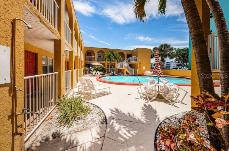 Image 30 of 47 For 17248 Gulf Boulevard 12