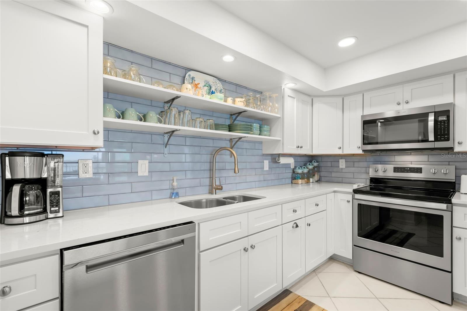 Image 11 of 30 For 1848 Shore Drive S 402