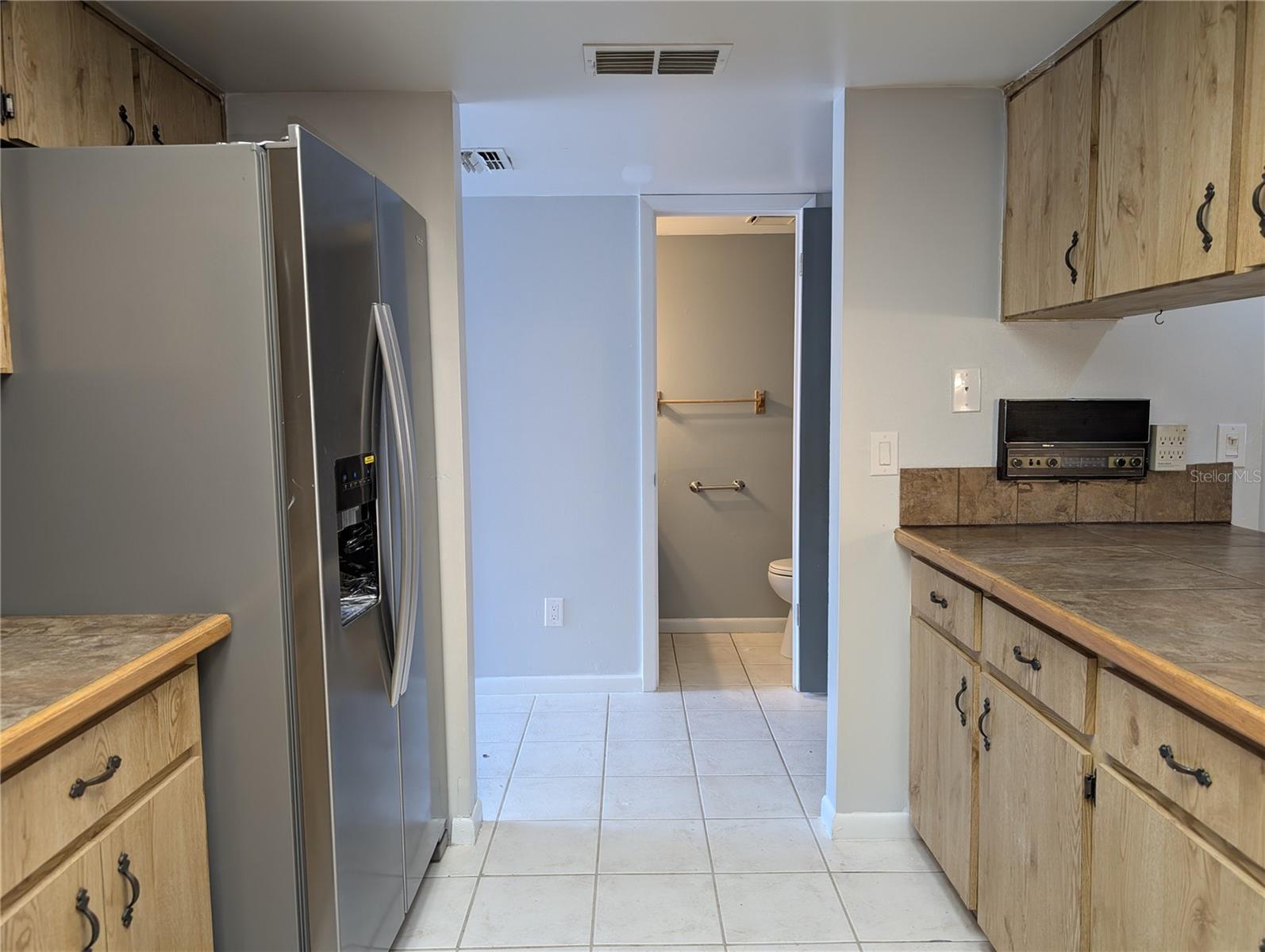 Listing photo id 8 for 9781 Goldfinch Lane