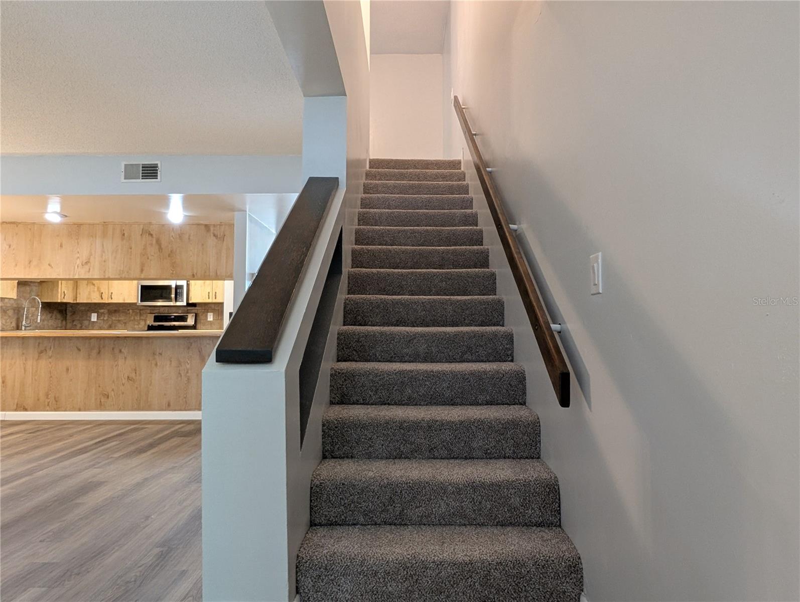 Listing photo id 10 for 9781 Goldfinch Lane