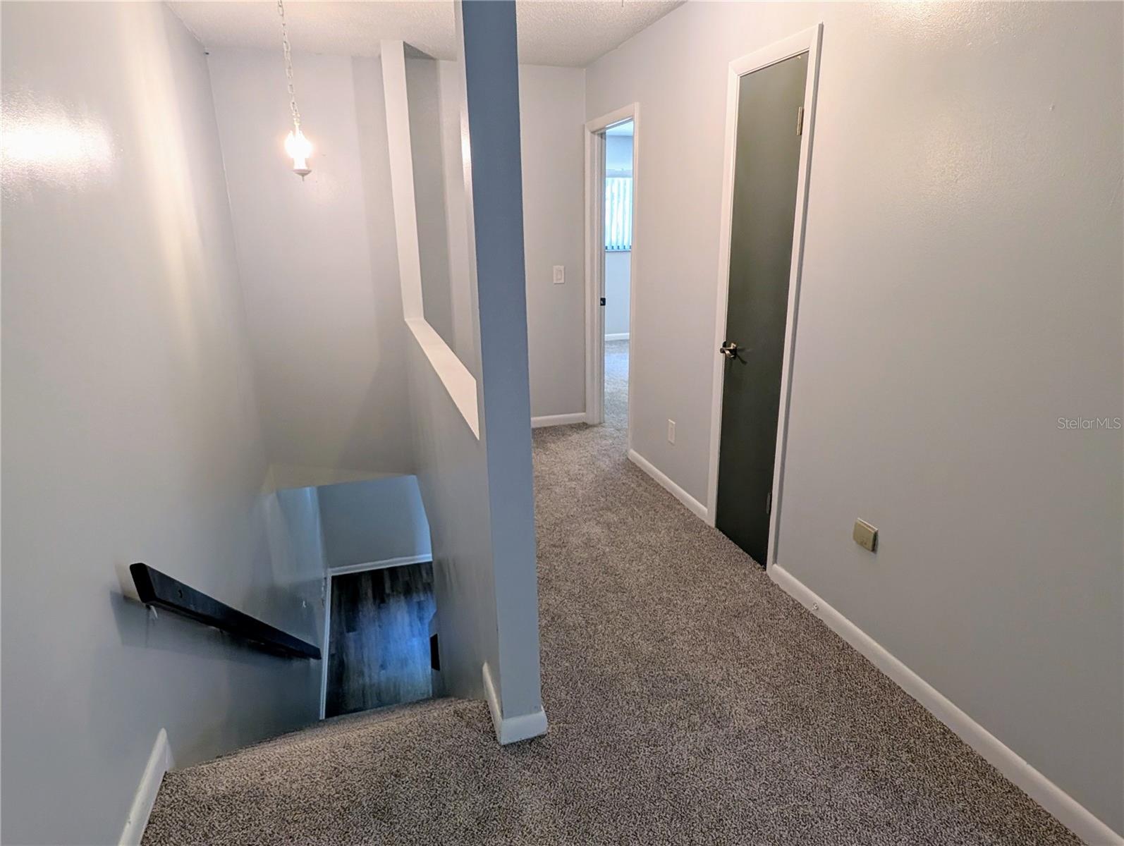 Listing photo id 11 for 9781 Goldfinch Lane