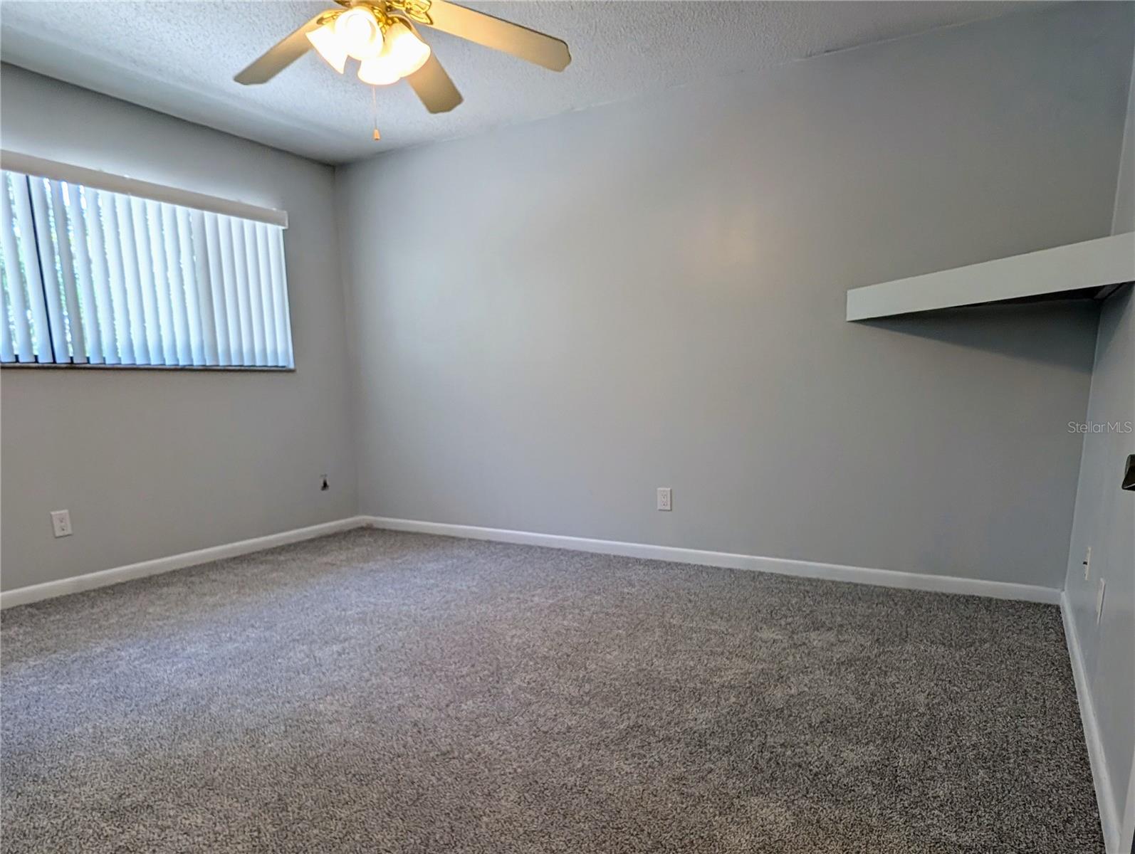 Listing photo id 12 for 9781 Goldfinch Lane