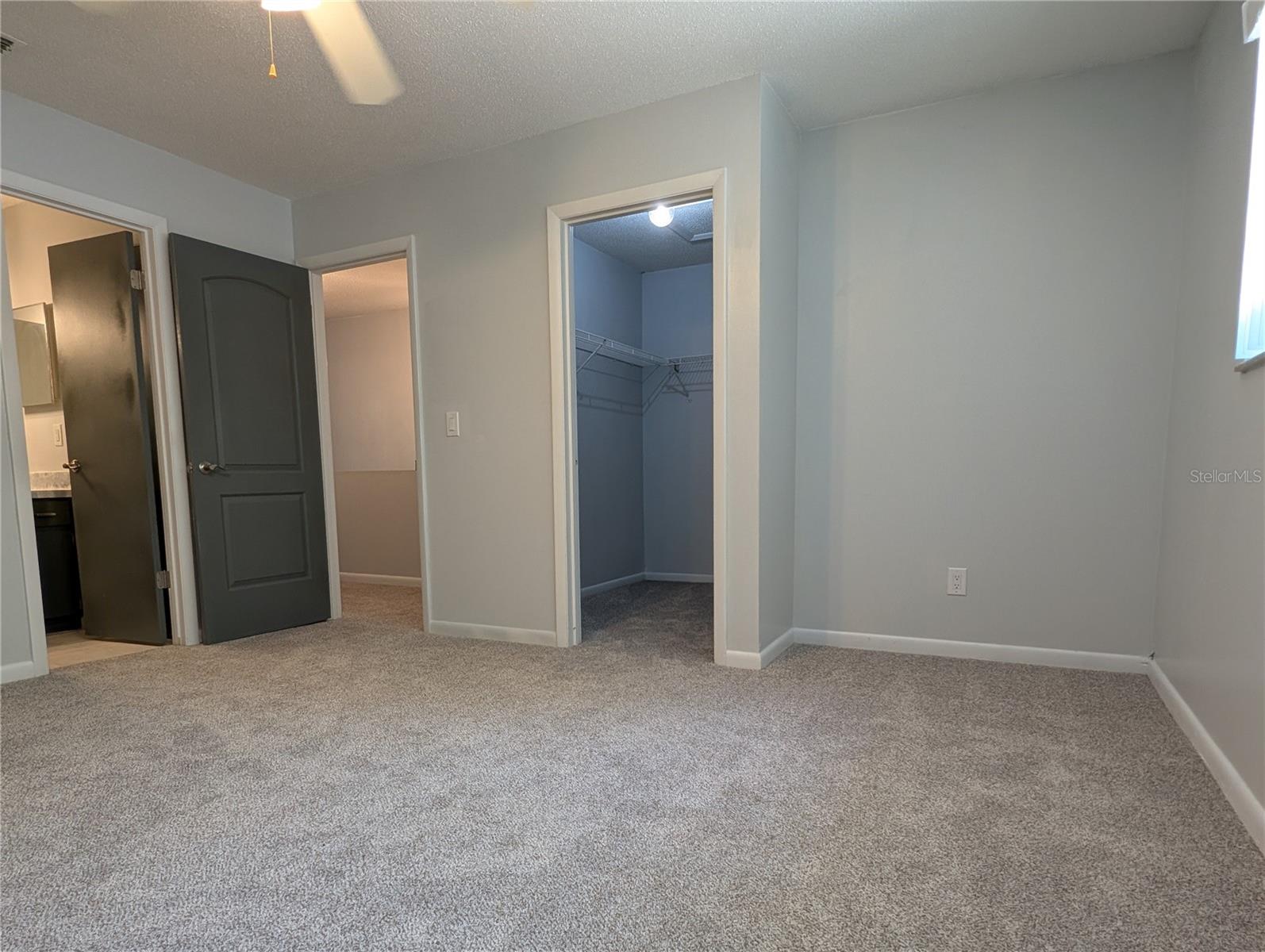 Listing photo id 13 for 9781 Goldfinch Lane