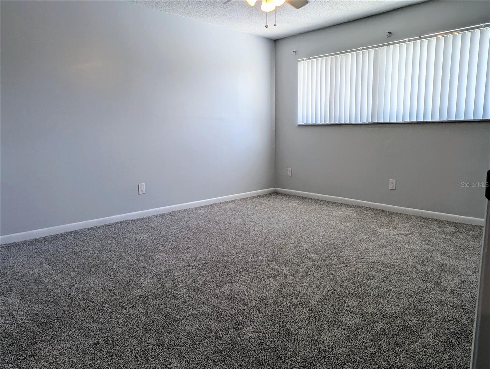 Listing photo id 16 for 9781 Goldfinch Lane