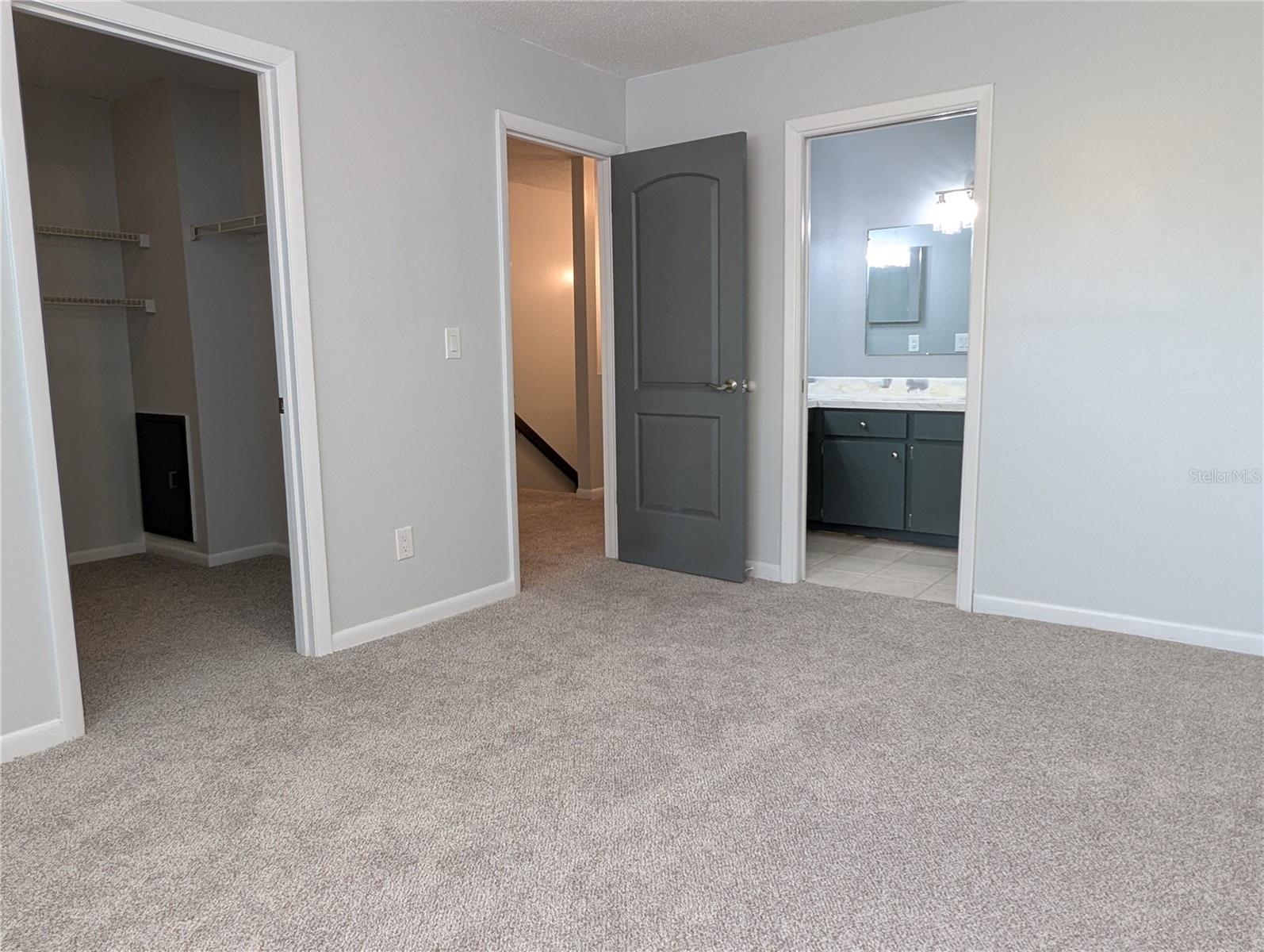 Listing photo id 17 for 9781 Goldfinch Lane