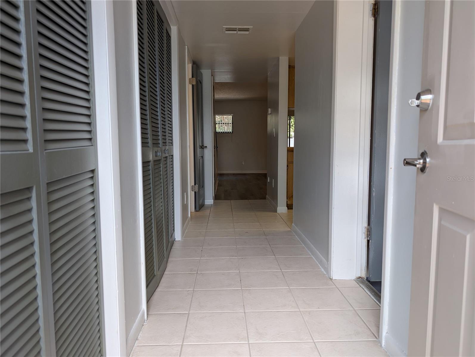 Listing photo id 0 for 9781 Goldfinch Lane