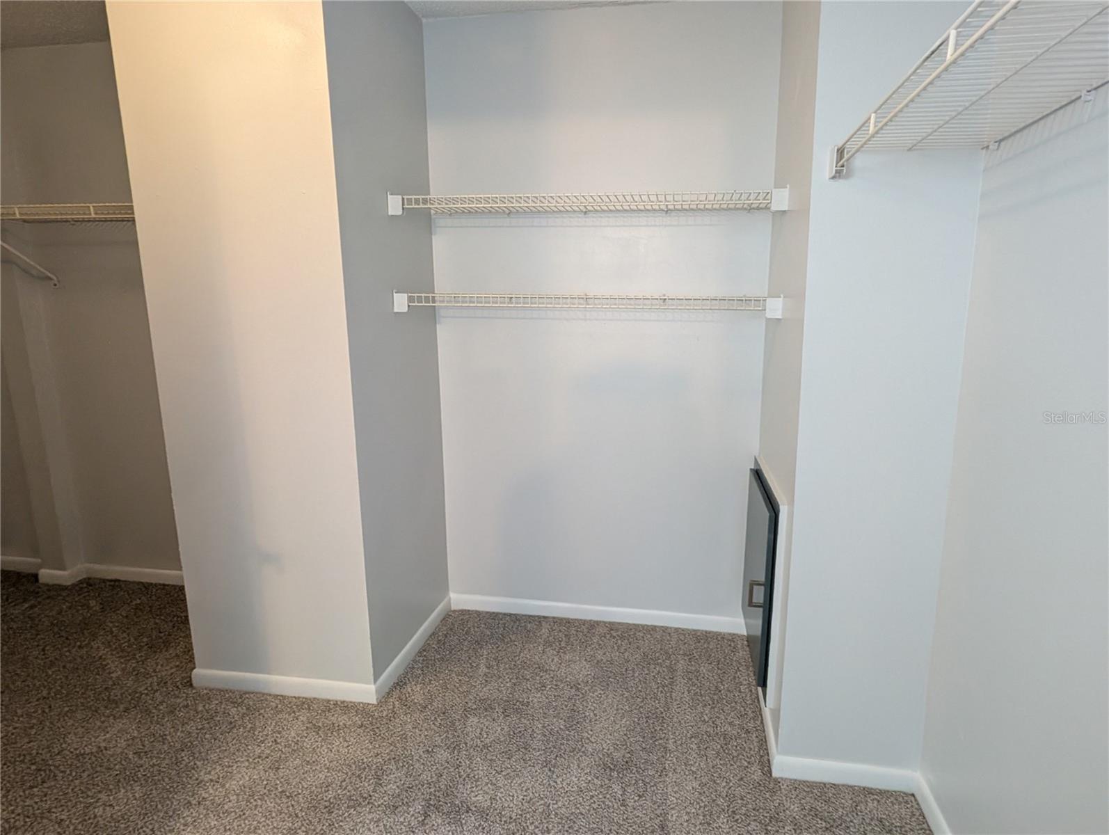 Listing photo id 18 for 9781 Goldfinch Lane