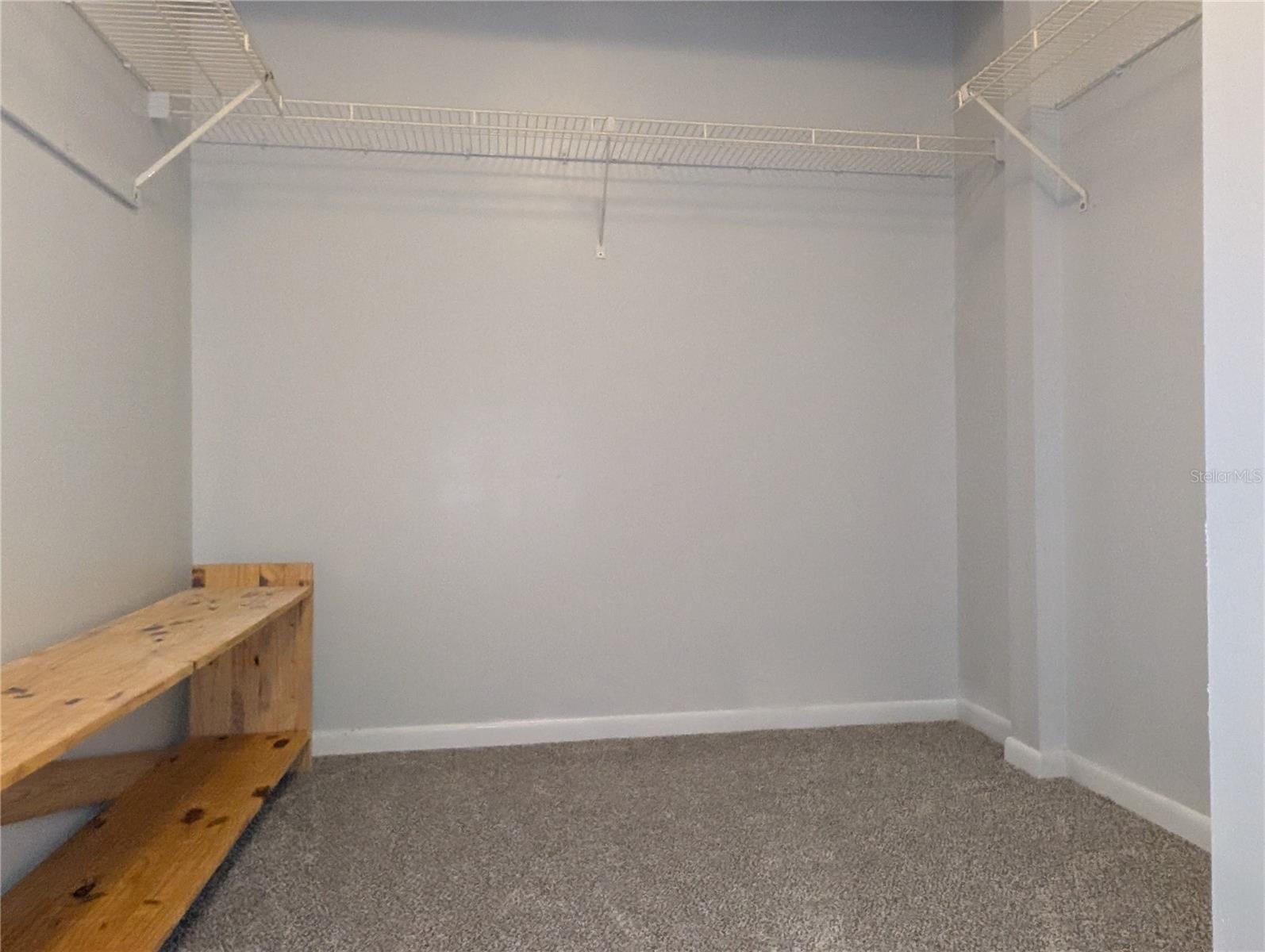 Listing photo id 20 for 9781 Goldfinch Lane