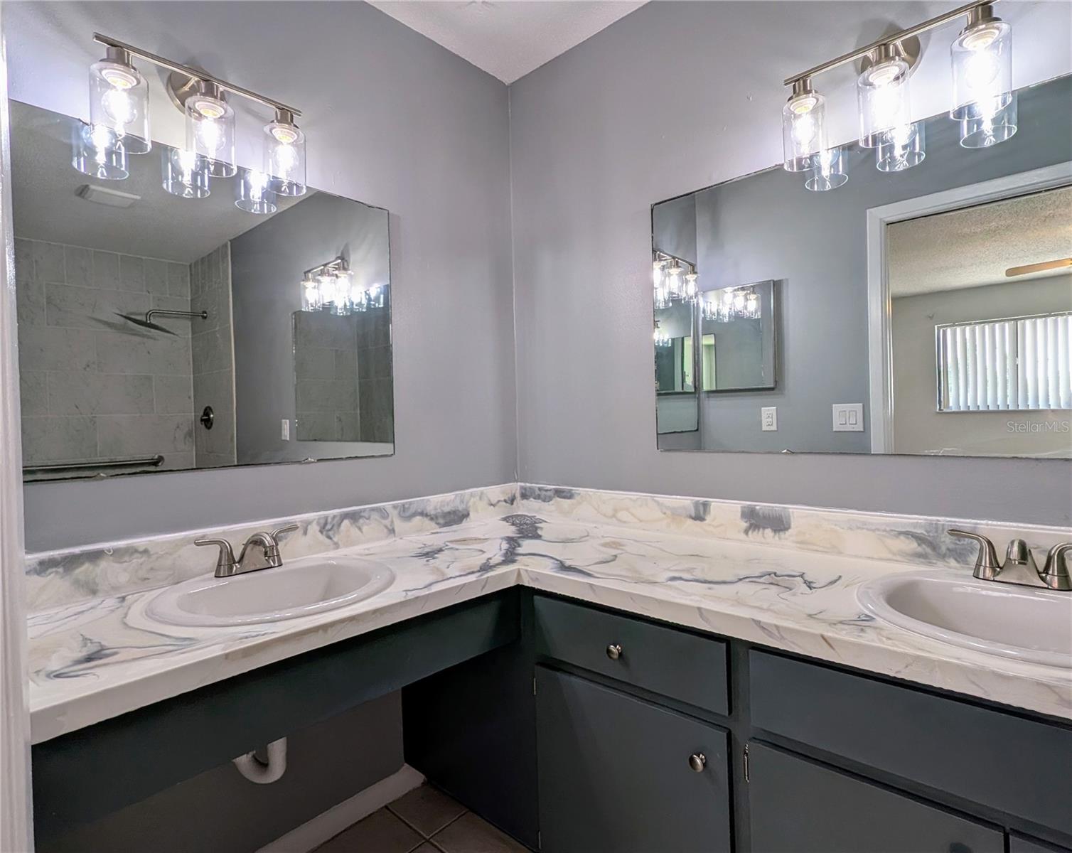 Listing photo id 22 for 9781 Goldfinch Lane