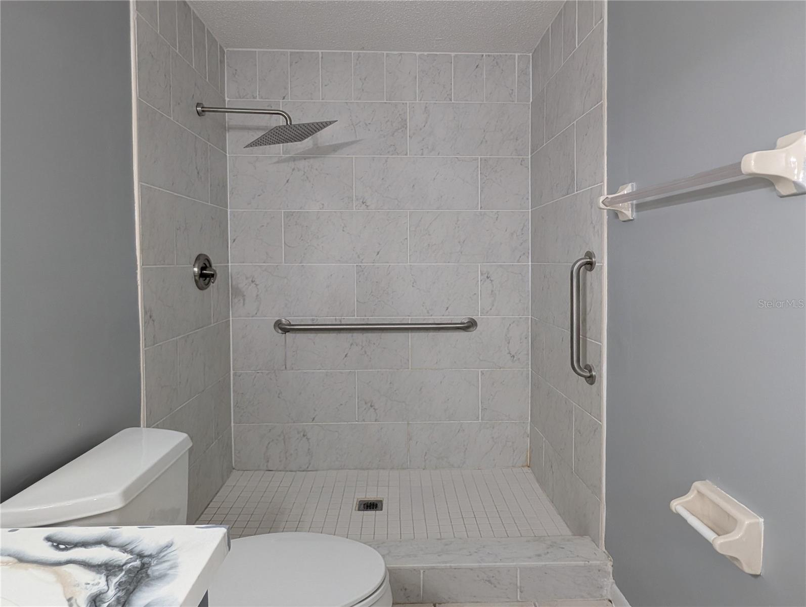 Listing photo id 23 for 9781 Goldfinch Lane