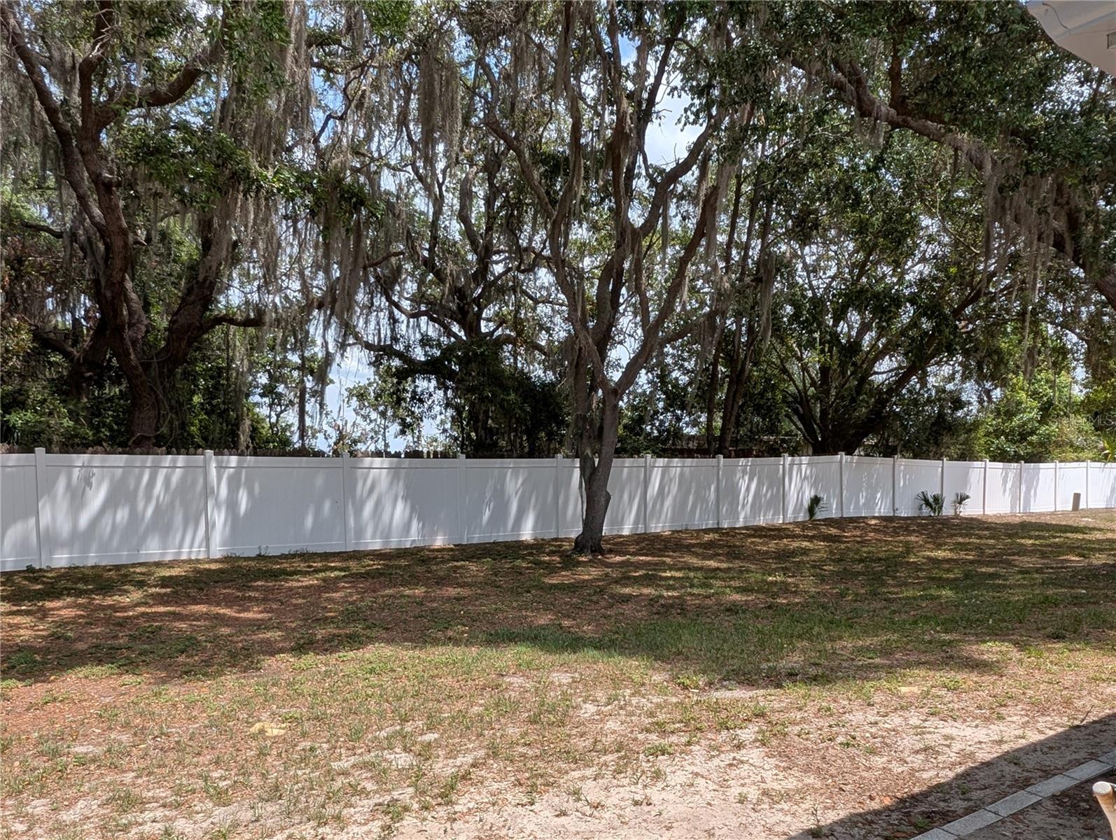 Listing photo id 29 for 9781 Goldfinch Lane