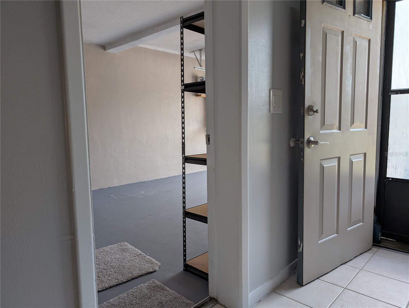 Listing photo id 35 for 9781 Goldfinch Lane