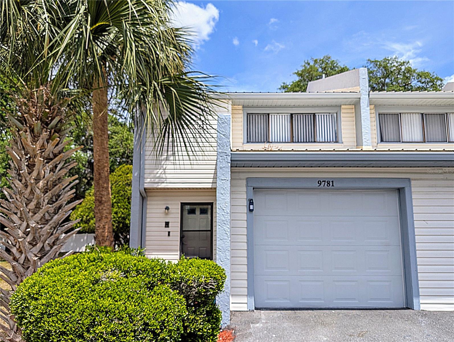 Listing photo id 39 for 9781 Goldfinch Lane