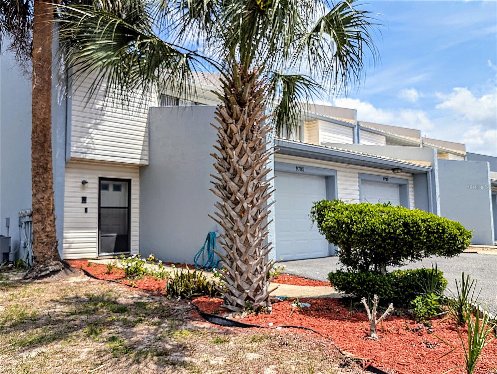 Listing photo id 41 for 9781 Goldfinch Lane