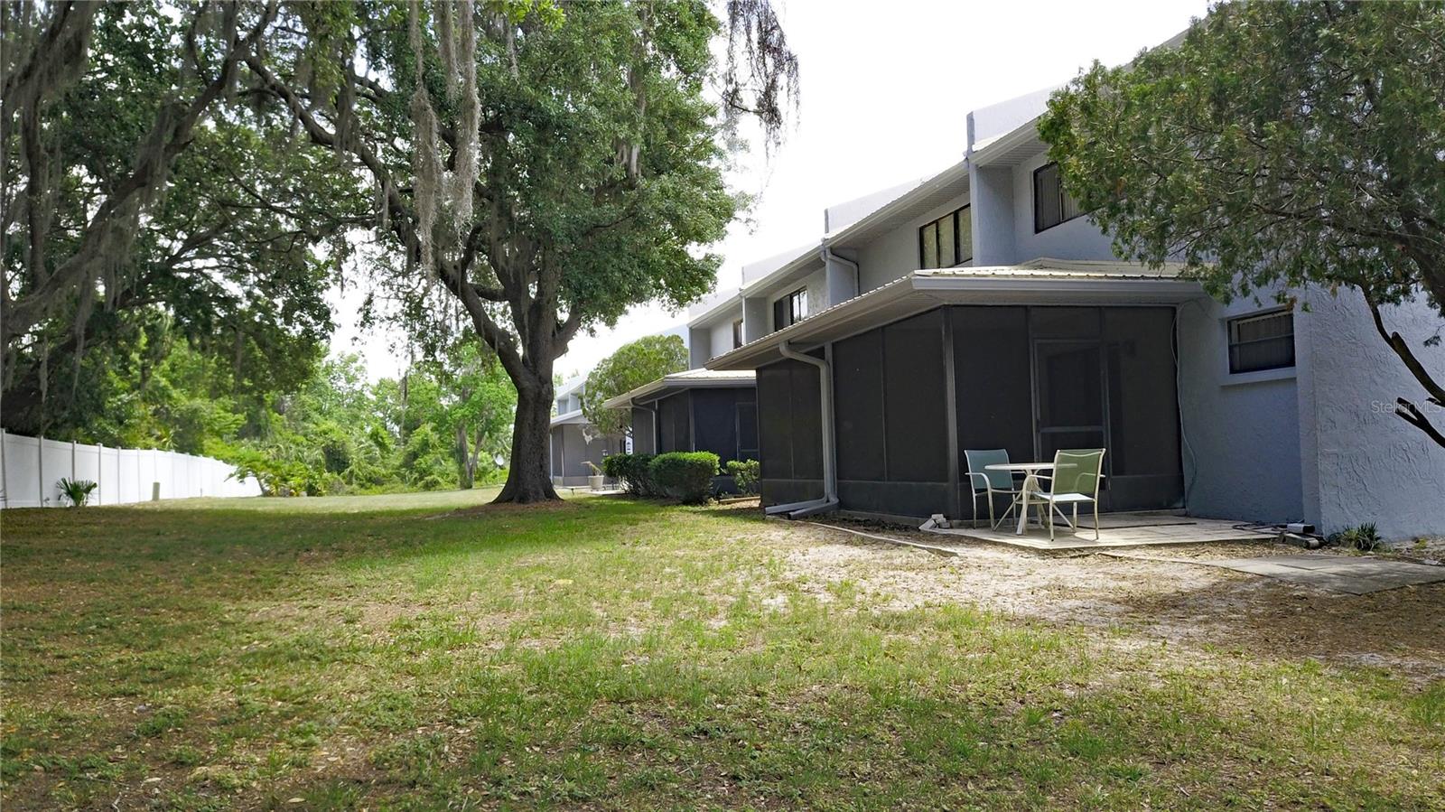 Listing photo id 49 for 9781 Goldfinch Lane