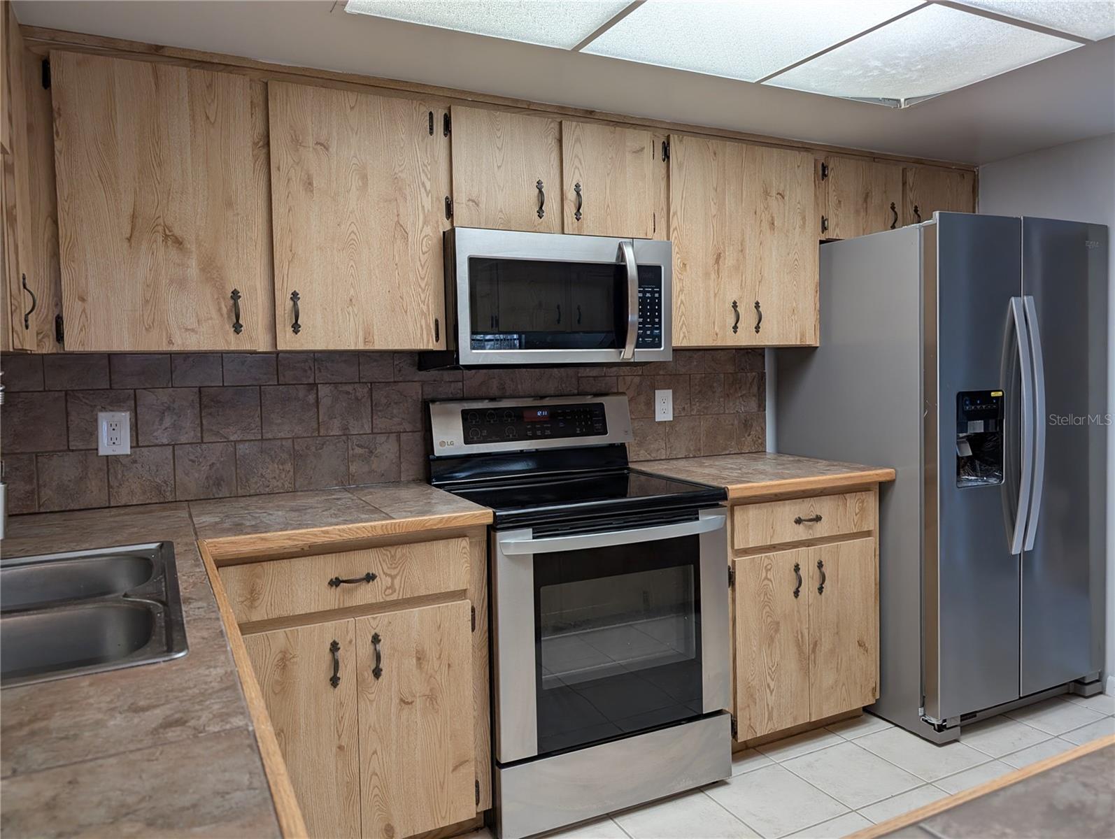 Listing photo id 6 for 9781 Goldfinch Lane