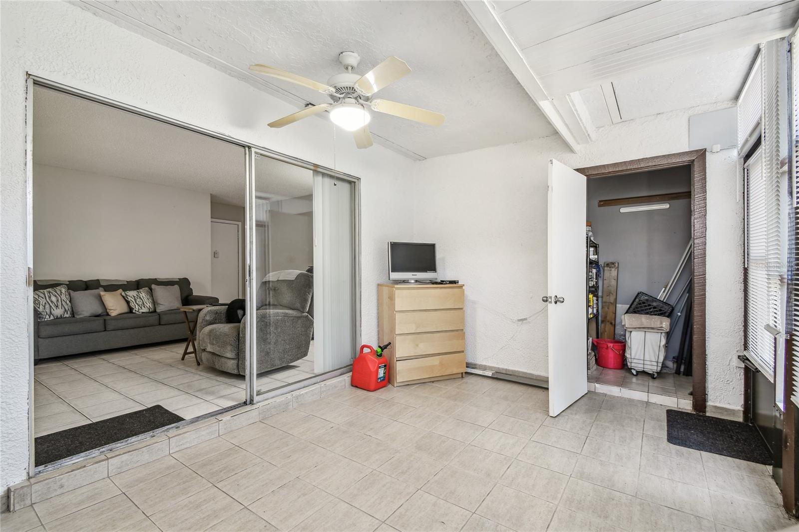 Image 32 of 98 For 3824 Cortez Drive B