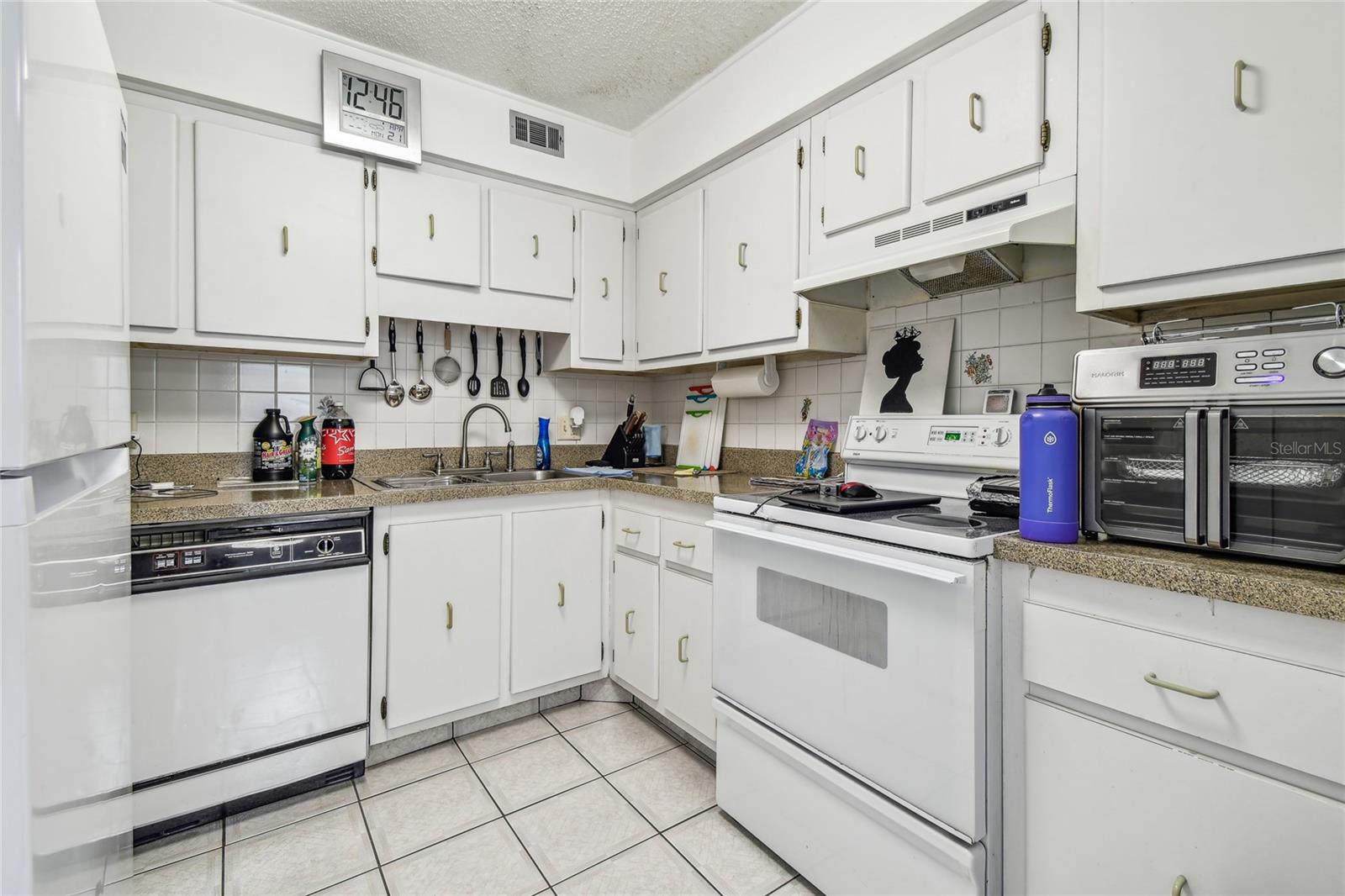 Image 38 of 98 For 3824 Cortez Drive B
