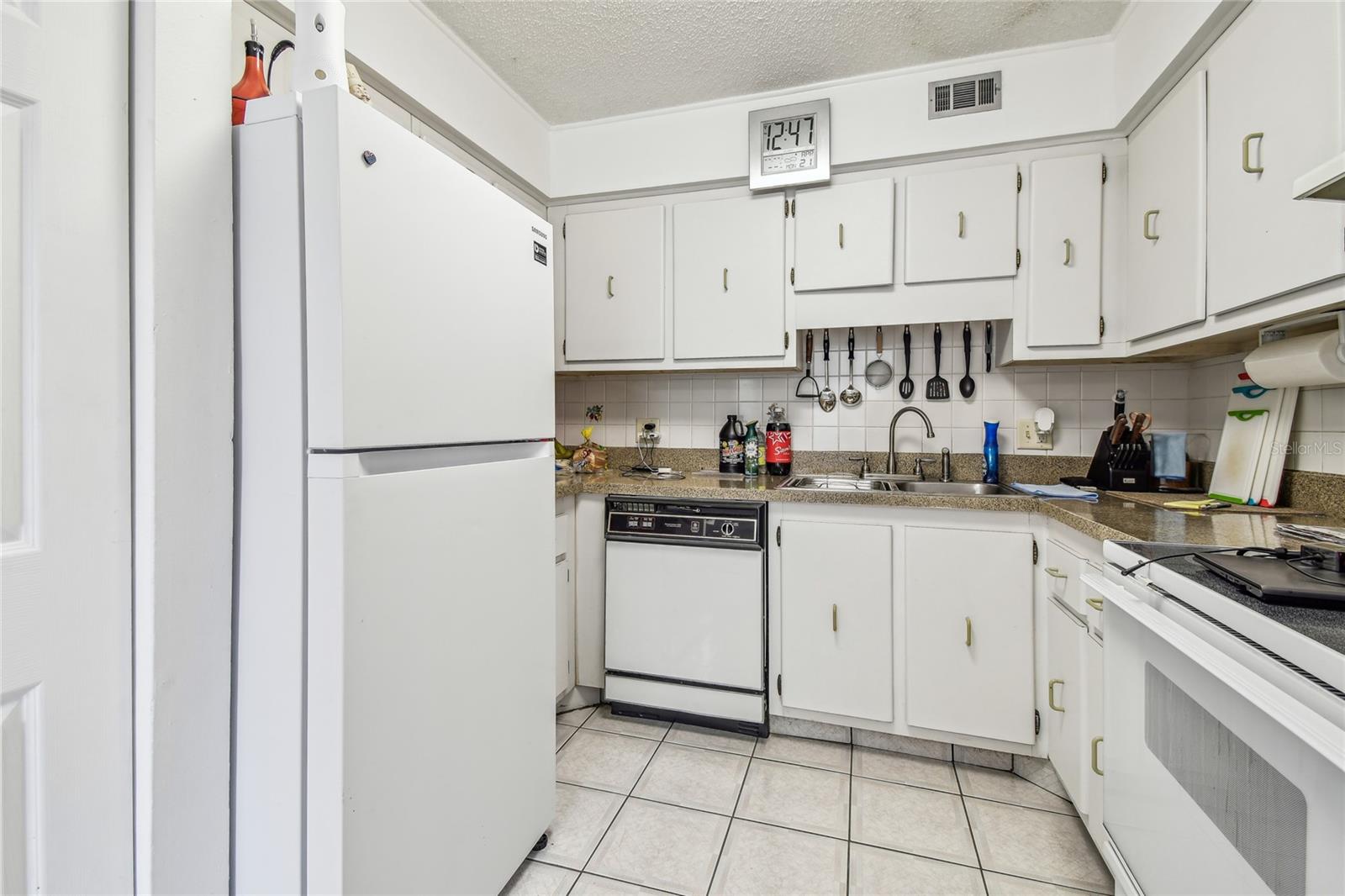 Image 4 of 98 For 3824 Cortez Drive B
