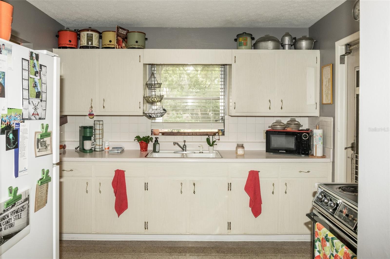 Image 17 of 35 For 12213 Floral Ln