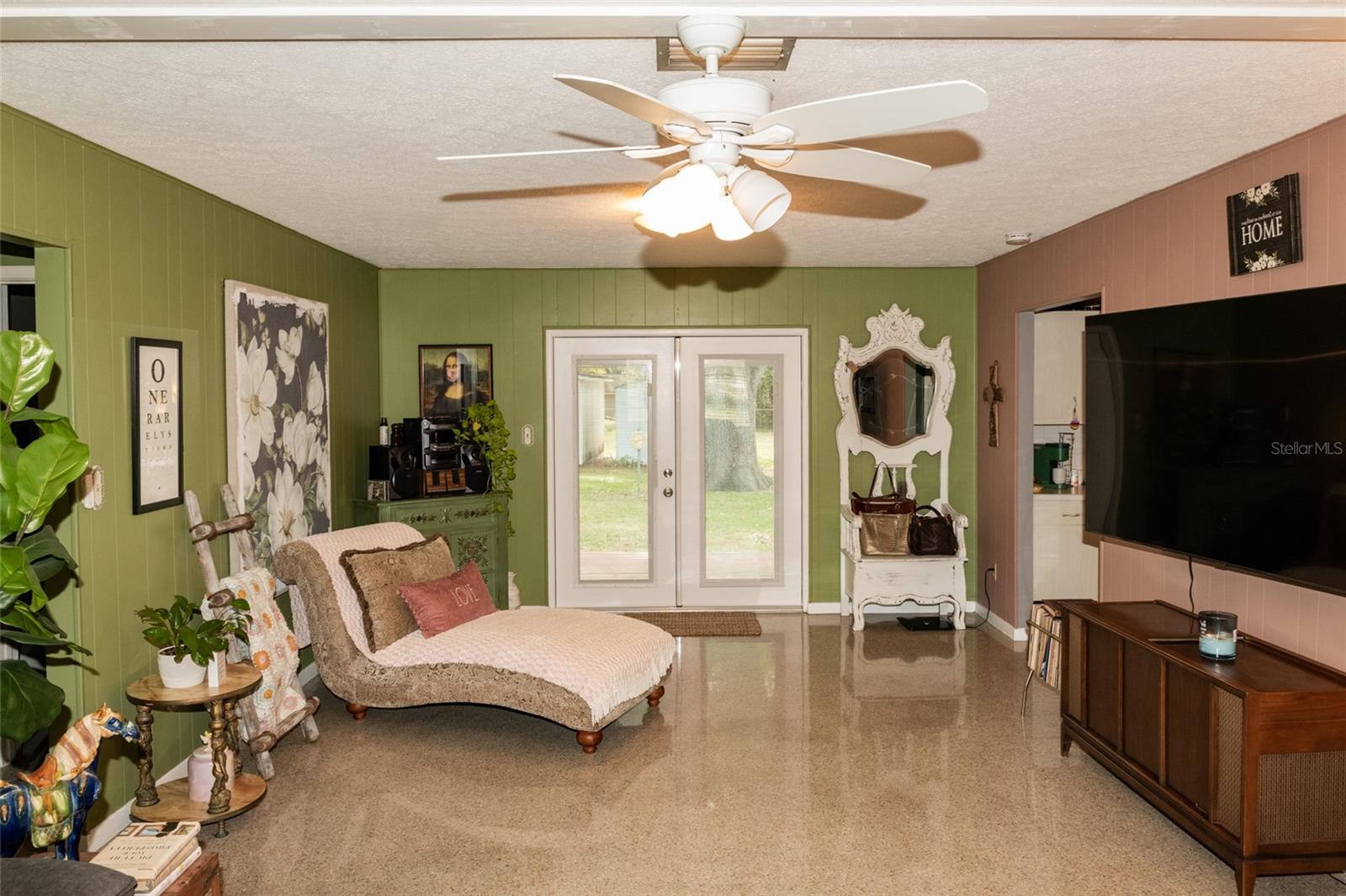 Image 4 of 35 For 12213 Floral Ln