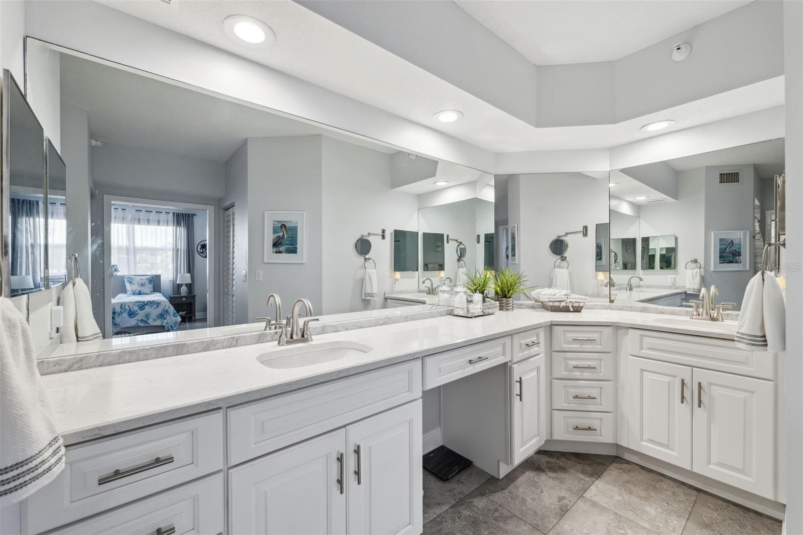 Image 27 of 56 For 6205 Shoreline Drive 1204