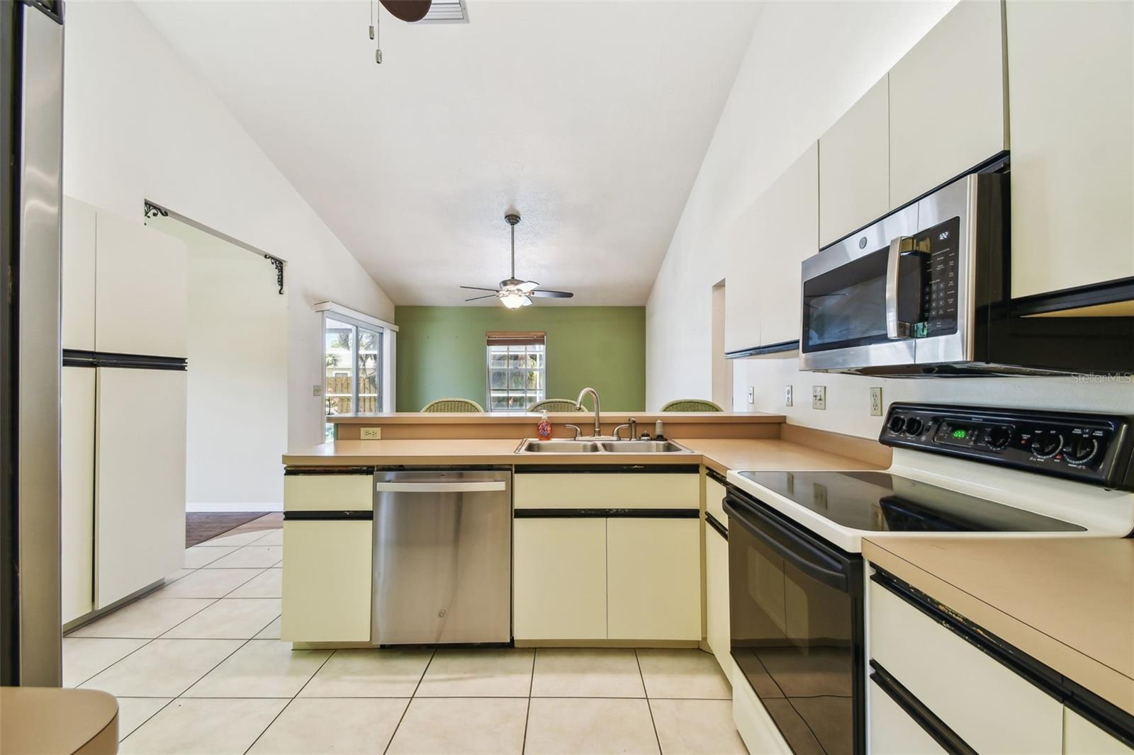 Image 11 of 39 For 4645 Meadowview Circle