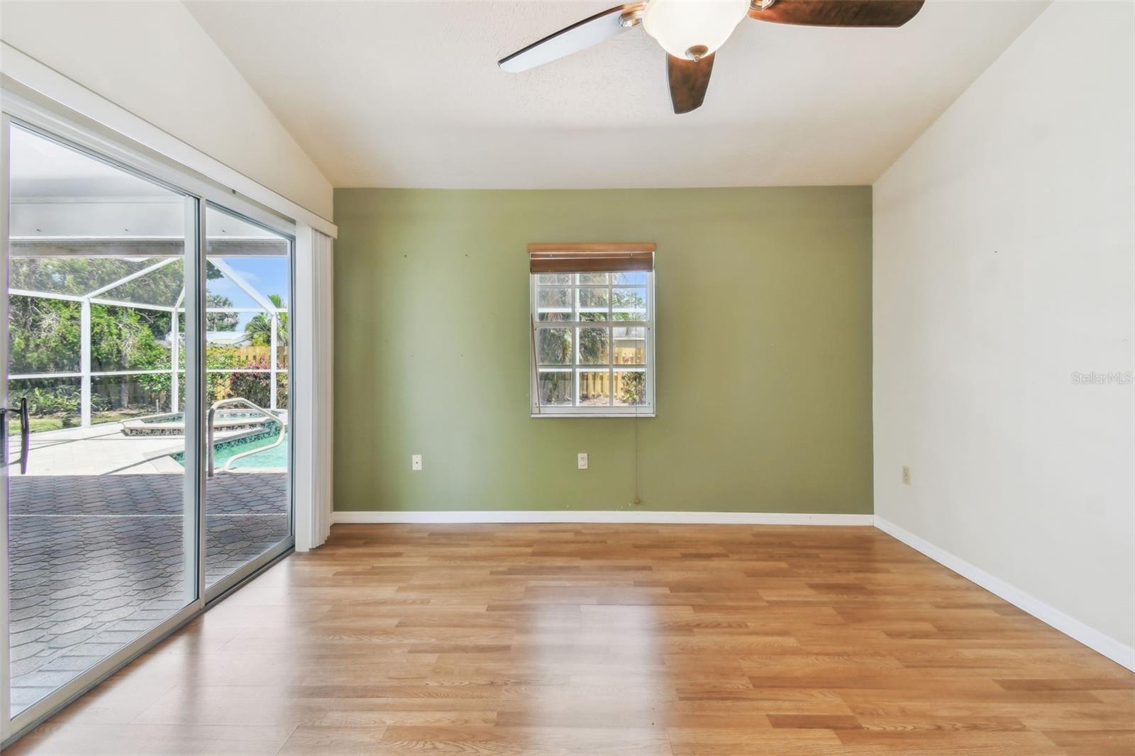 Image 15 of 39 For 4645 Meadowview Circle