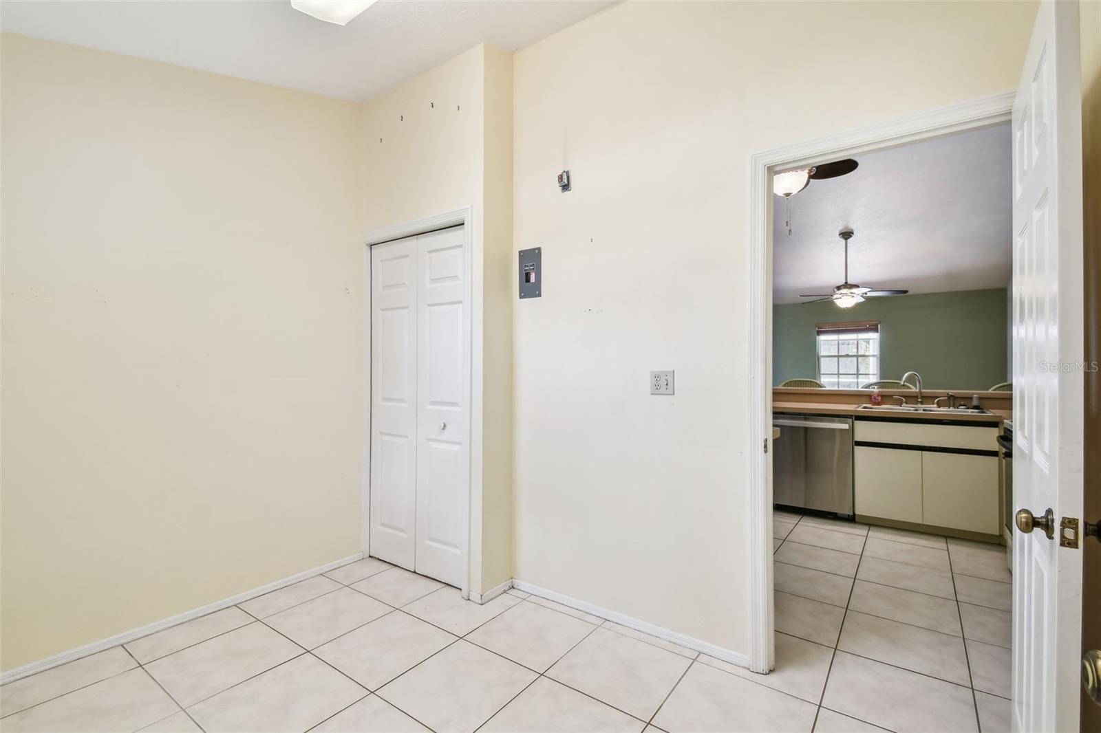 Image 16 of 39 For 4645 Meadowview Circle
