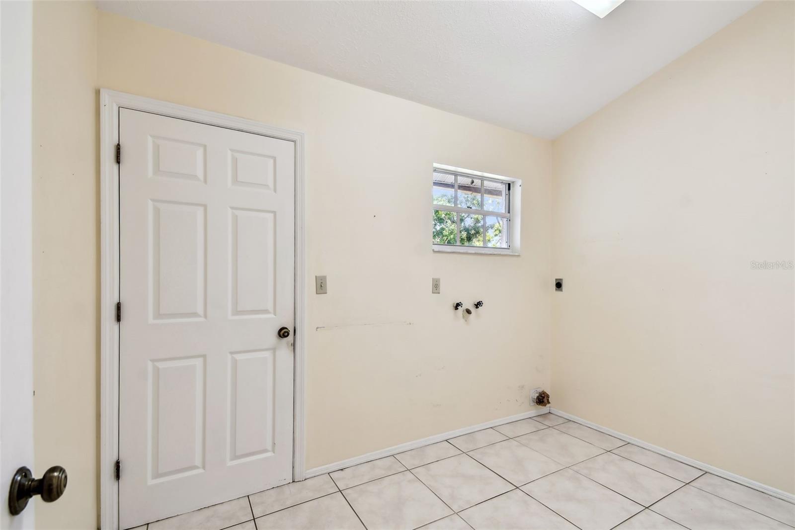 Image 17 of 39 For 4645 Meadowview Circle