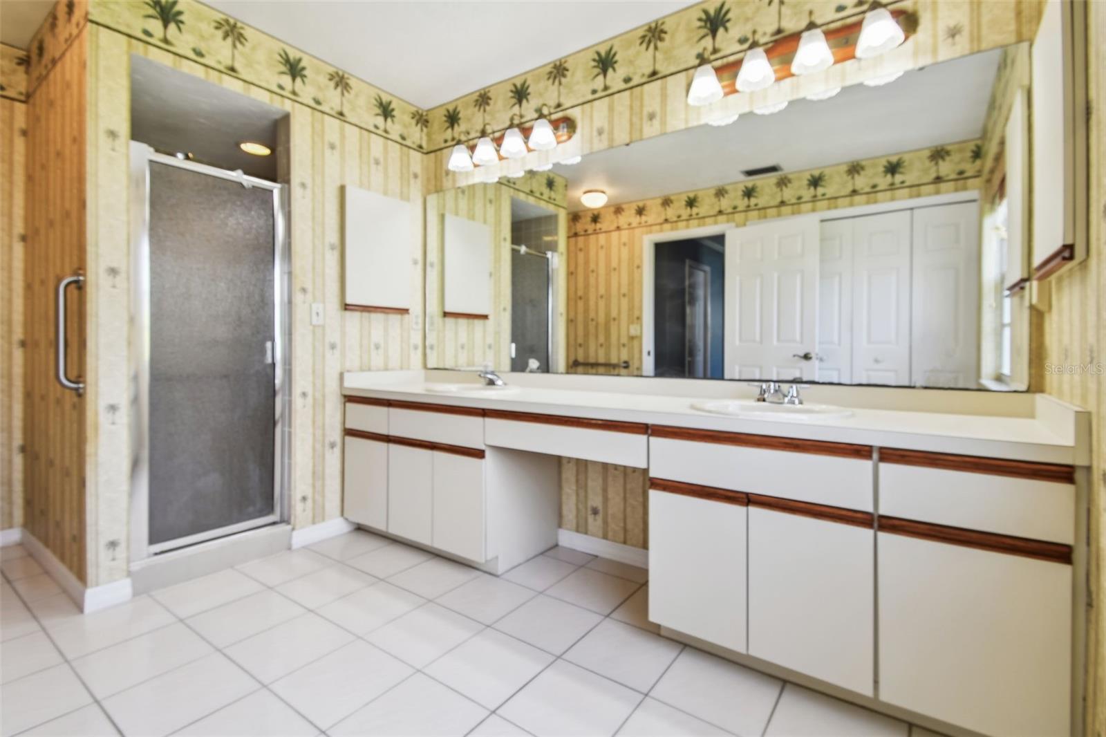 Image 20 of 39 For 4645 Meadowview Circle