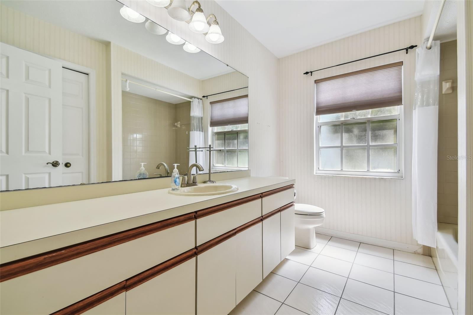 Image 24 of 39 For 4645 Meadowview Circle