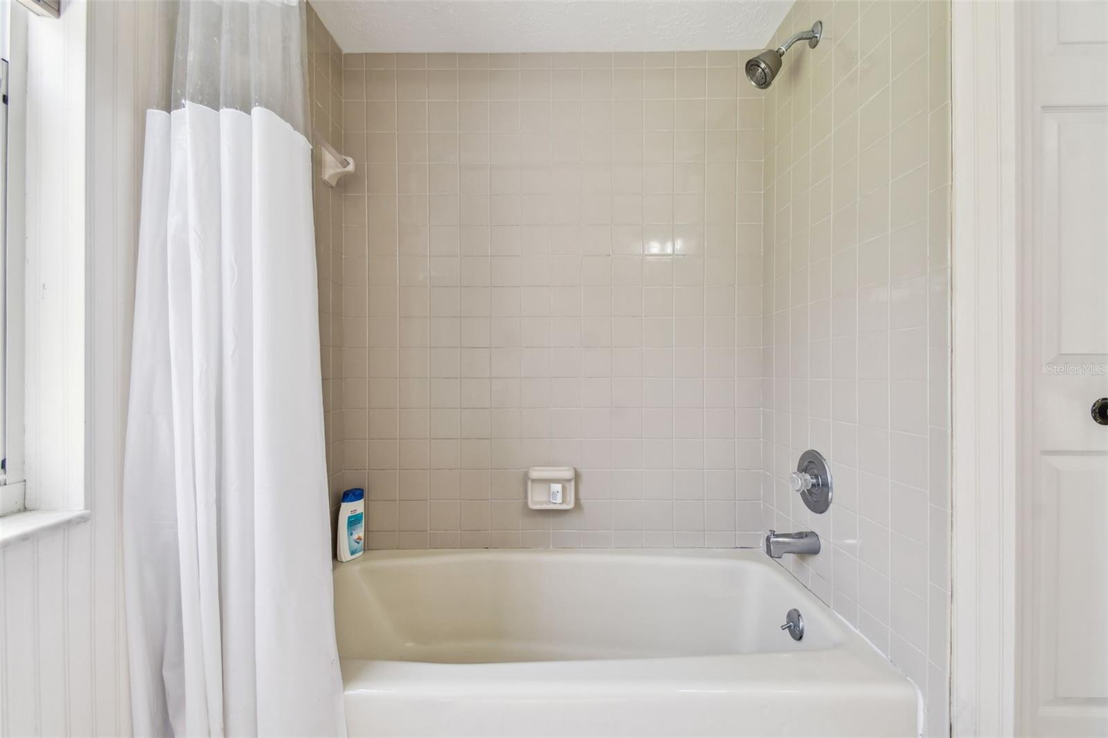 Image 25 of 39 For 4645 Meadowview Circle