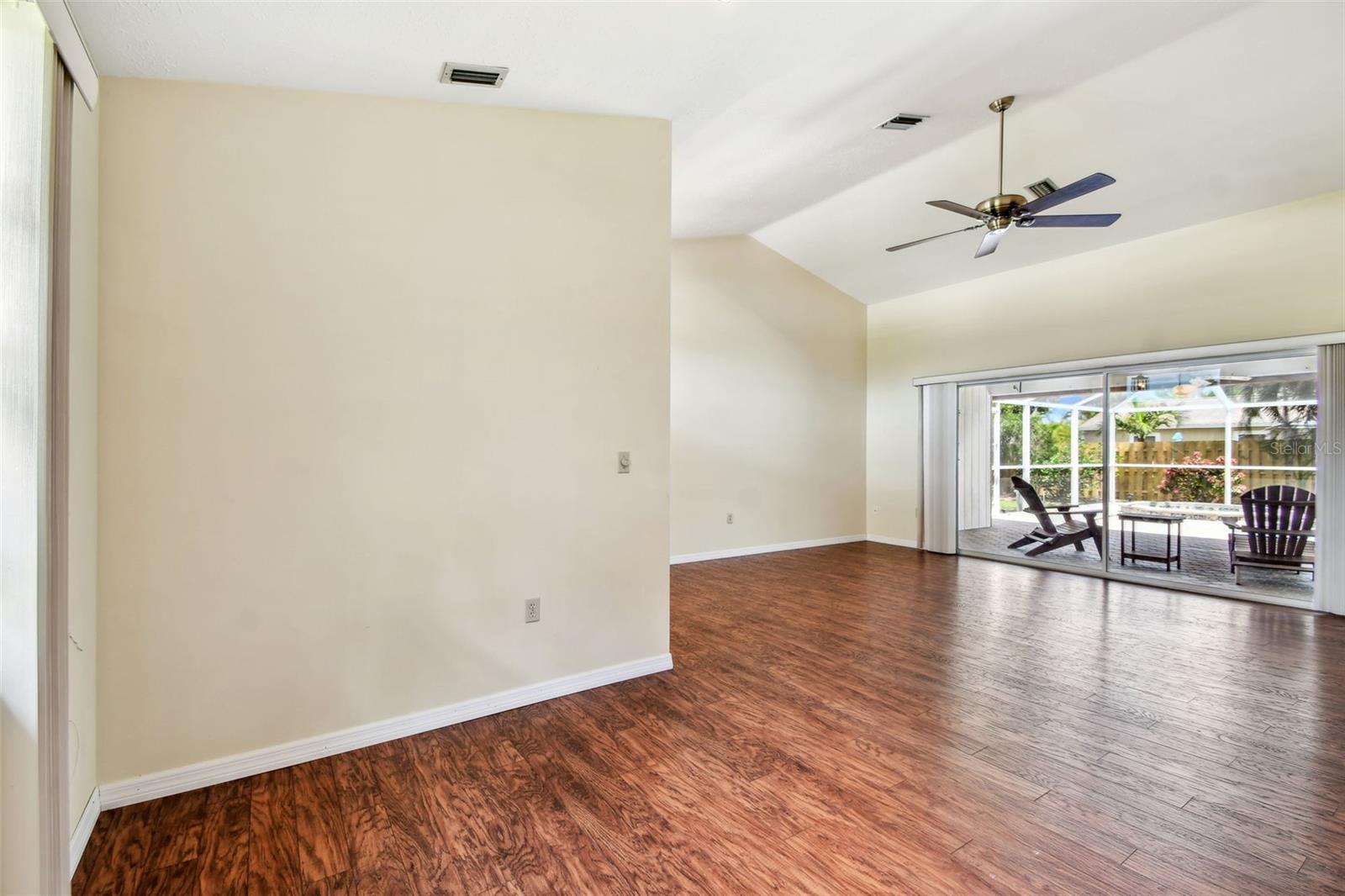 Image 5 of 39 For 4645 Meadowview Circle