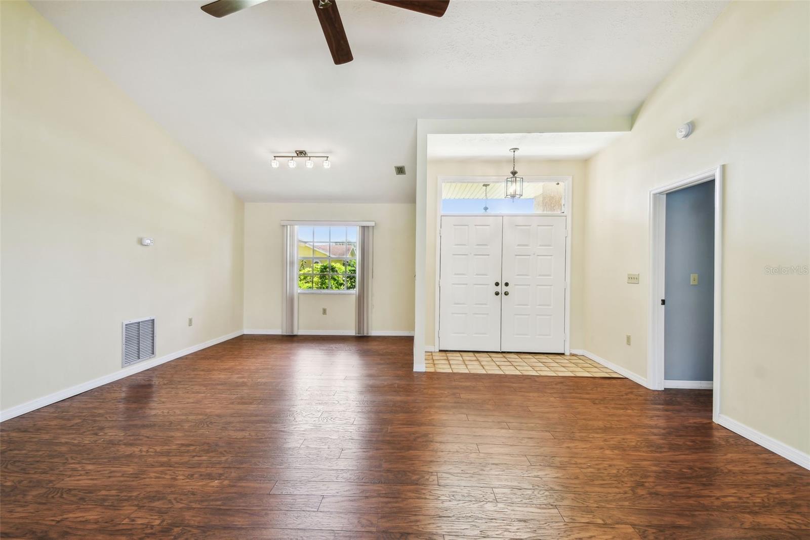 Image 6 of 39 For 4645 Meadowview Circle