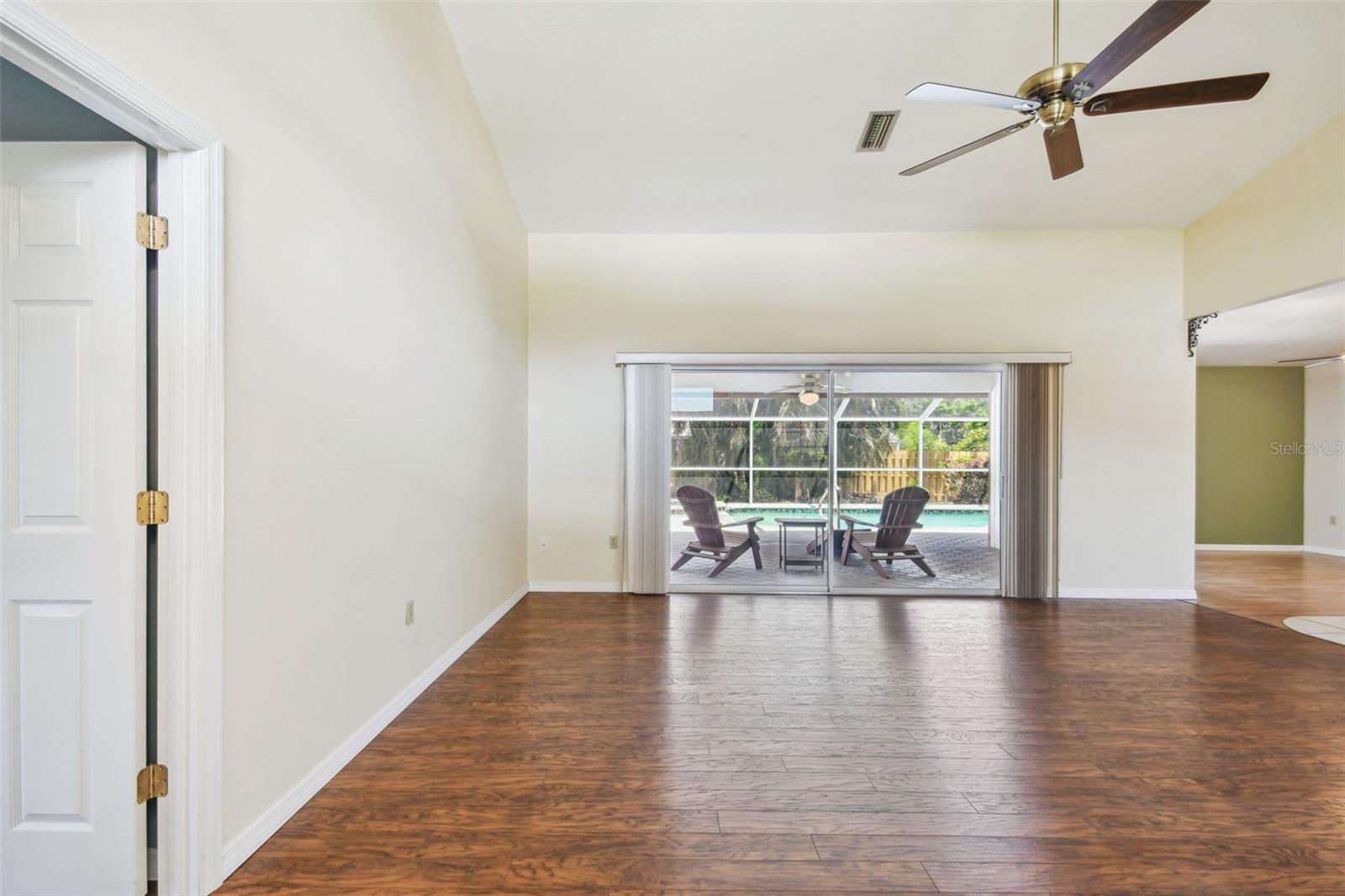 Image 7 of 39 For 4645 Meadowview Circle