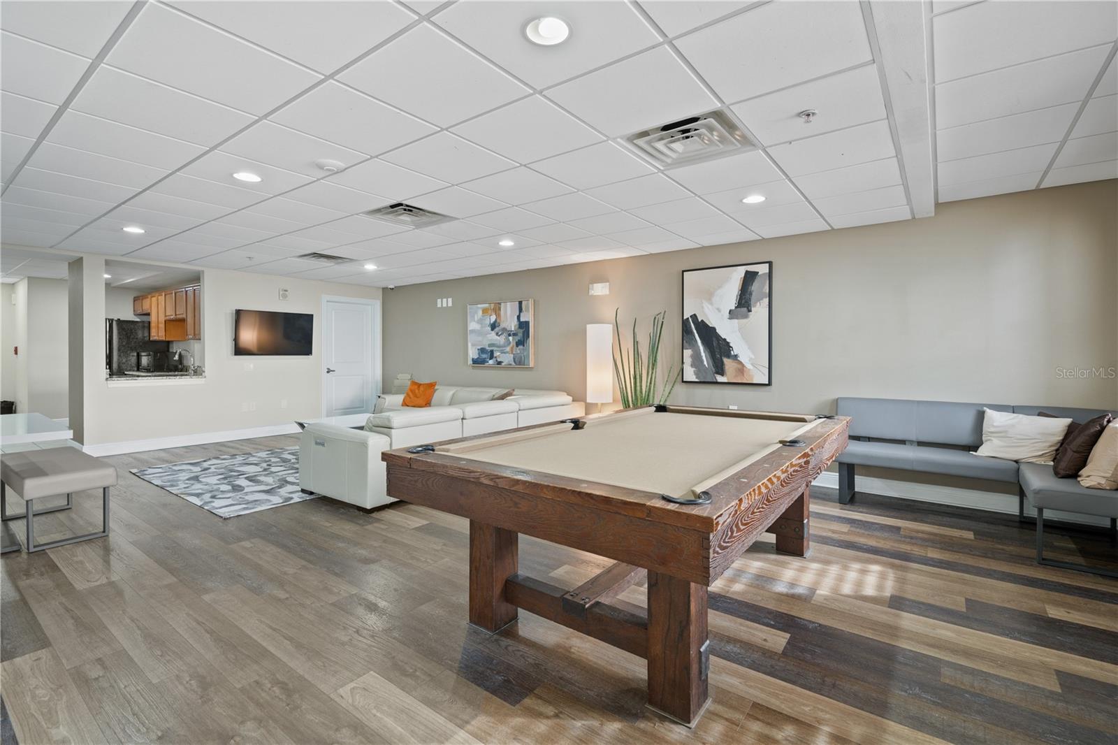 Image 17 of 18 For 628 Cleveland Street 1507