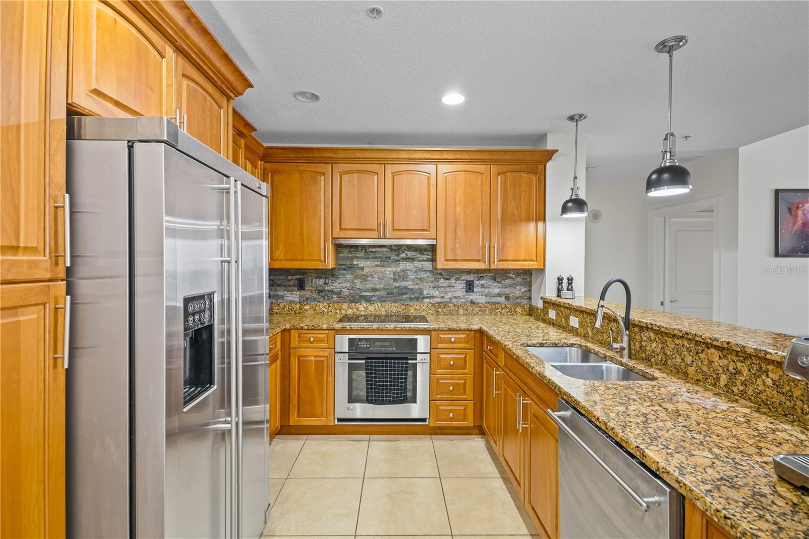 Image 7 of 18 For 628 Cleveland Street 1507