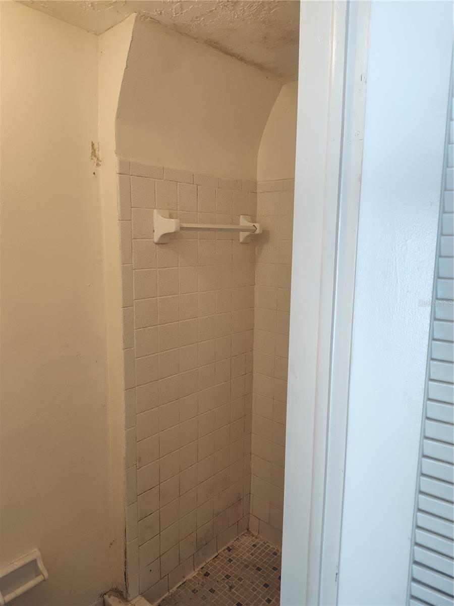 Listing photo id 20 for 1155 Royalwood Drive