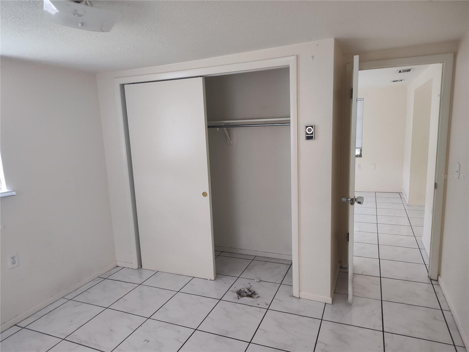 Listing photo id 21 for 1155 Royalwood Drive