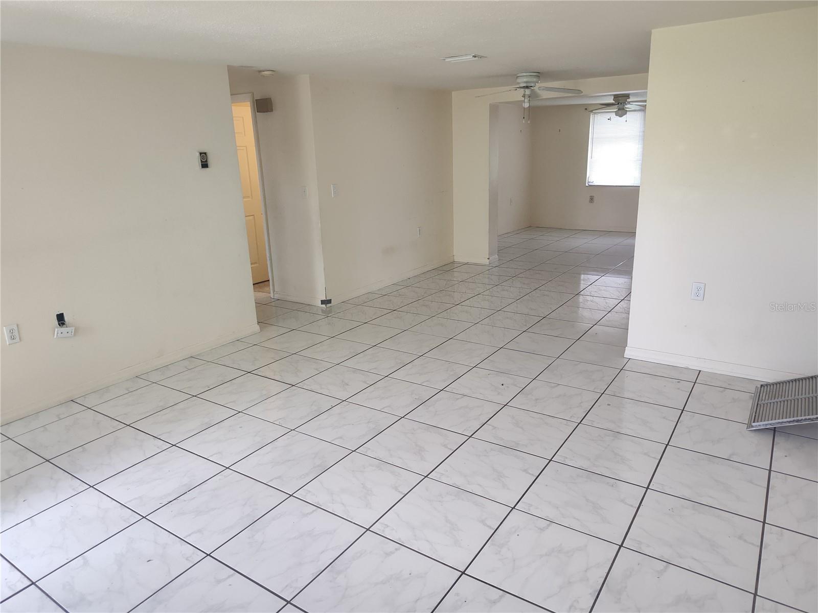 Listing photo id 22 for 1155 Royalwood Drive