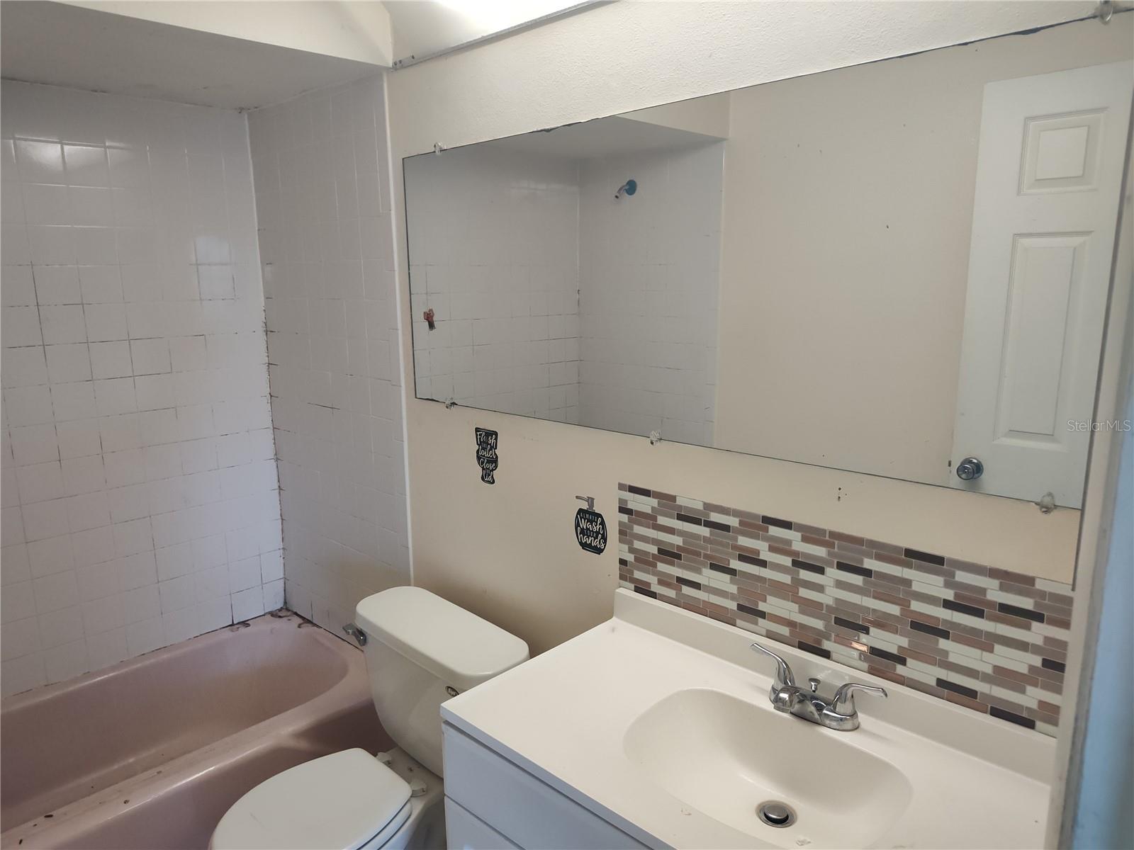 Listing photo id 23 for 1155 Royalwood Drive
