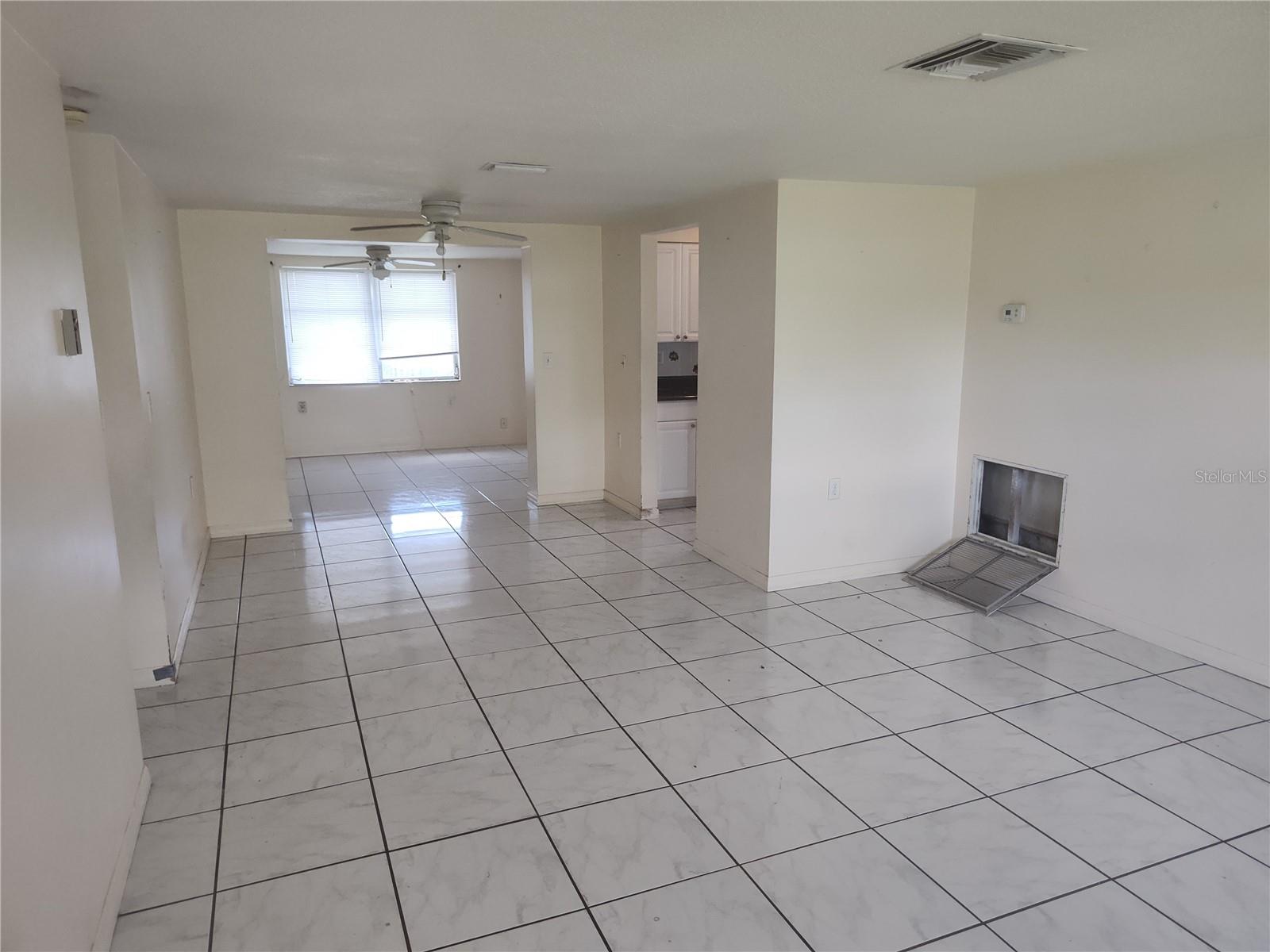 Listing photo id 1 for 1155 Royalwood Drive