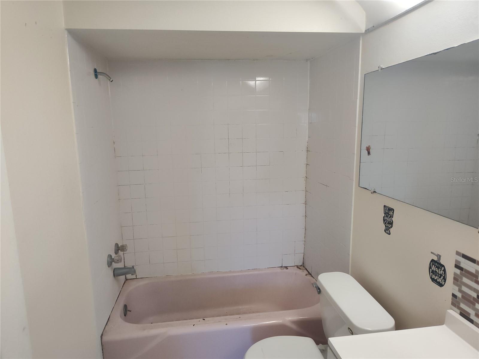 Listing photo id 4 for 1155 Royalwood Drive