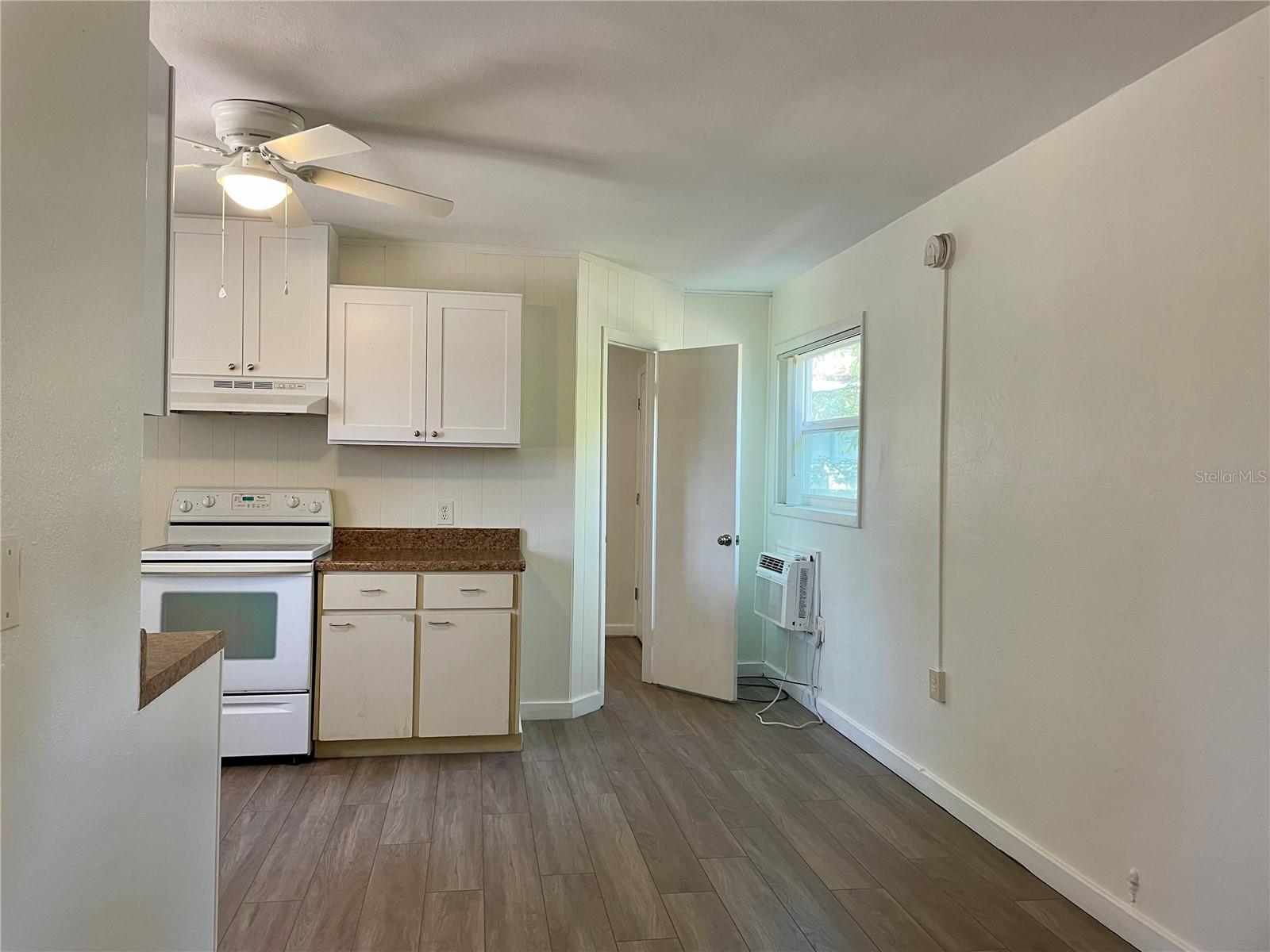 Image 4 of 9 For 401 1st Avenue Ne 407