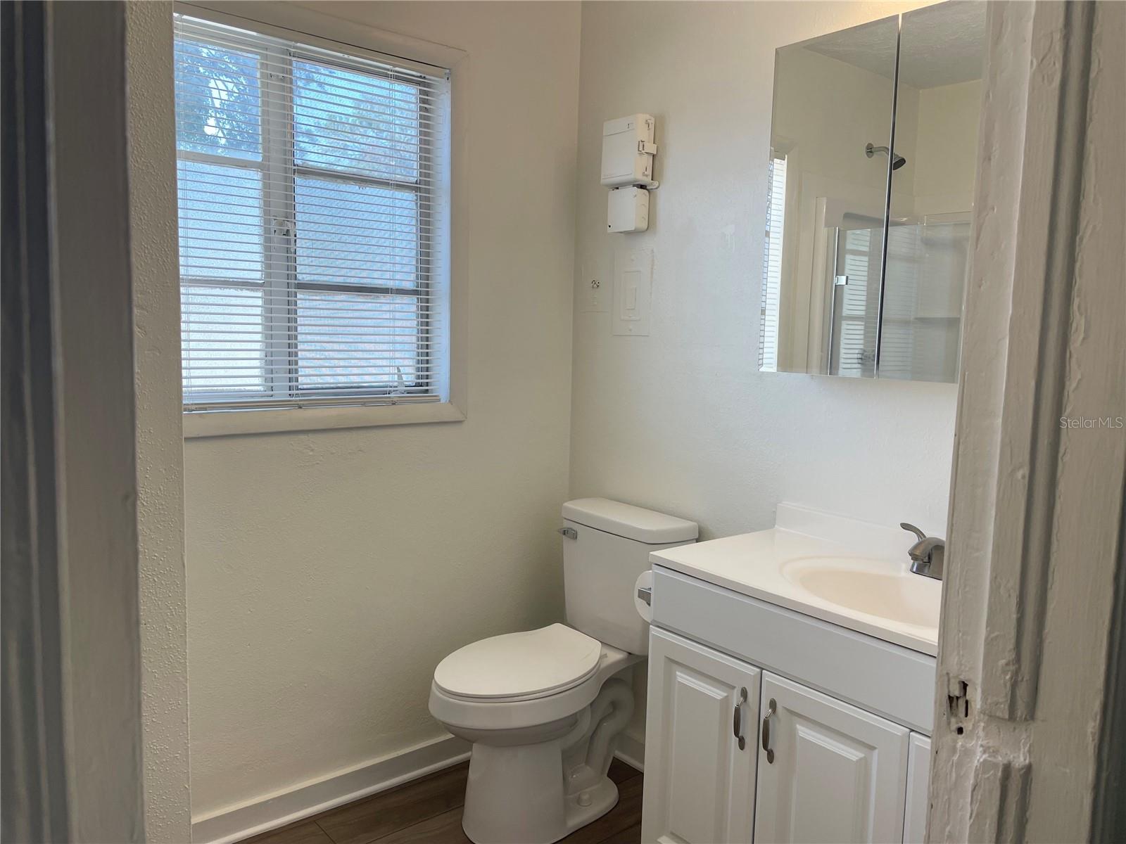 Image 7 of 9 For 401 1st Avenue Ne 407